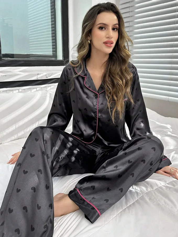 LuxeNights Ensemble de pyjama à manches longues avec imprimé cœur en faux soie et col châle - Photo 2